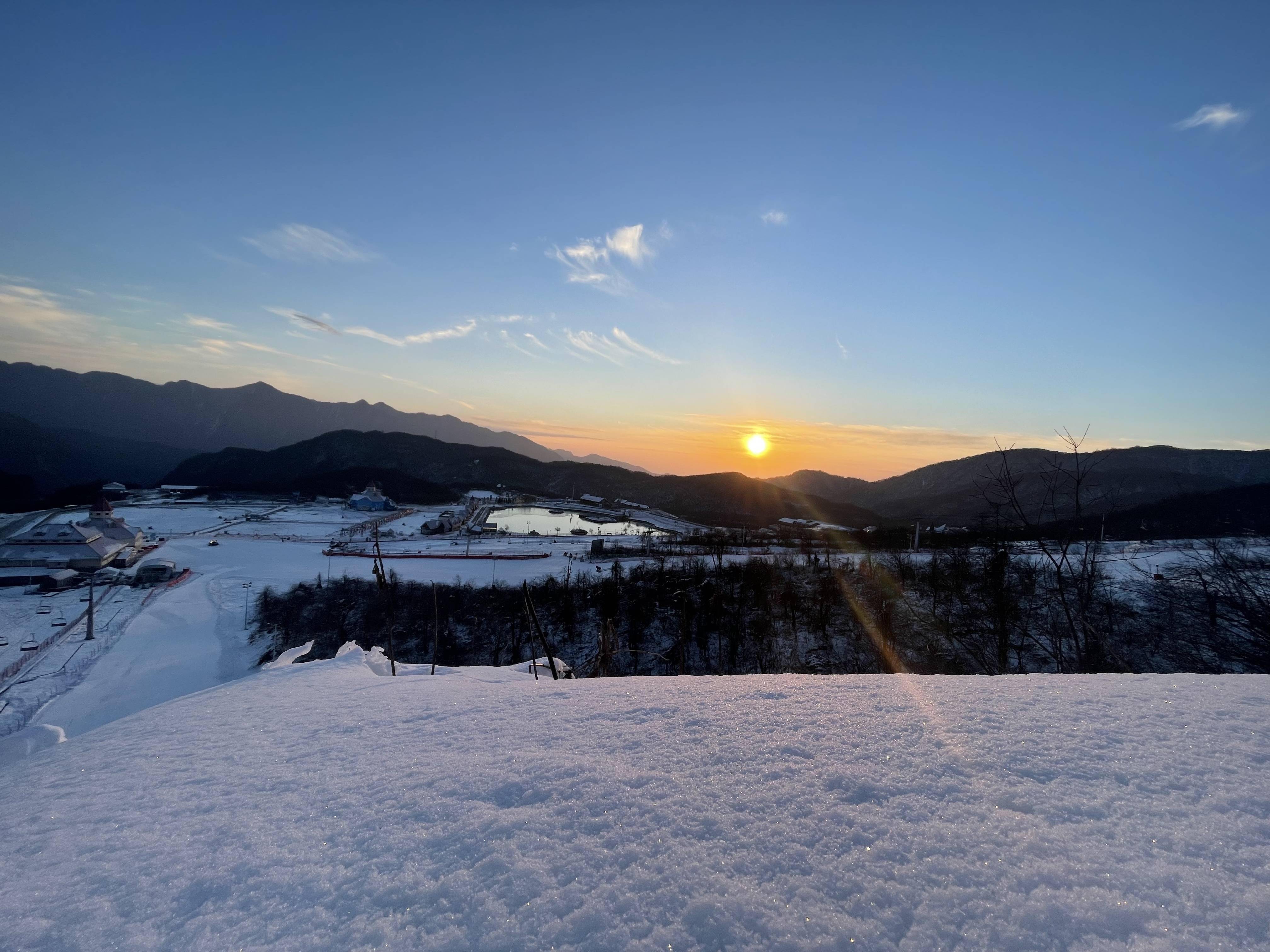 滑雪场|成都今年最冷的时候将至，西岭雪山滑雪场本周末开放滑雪