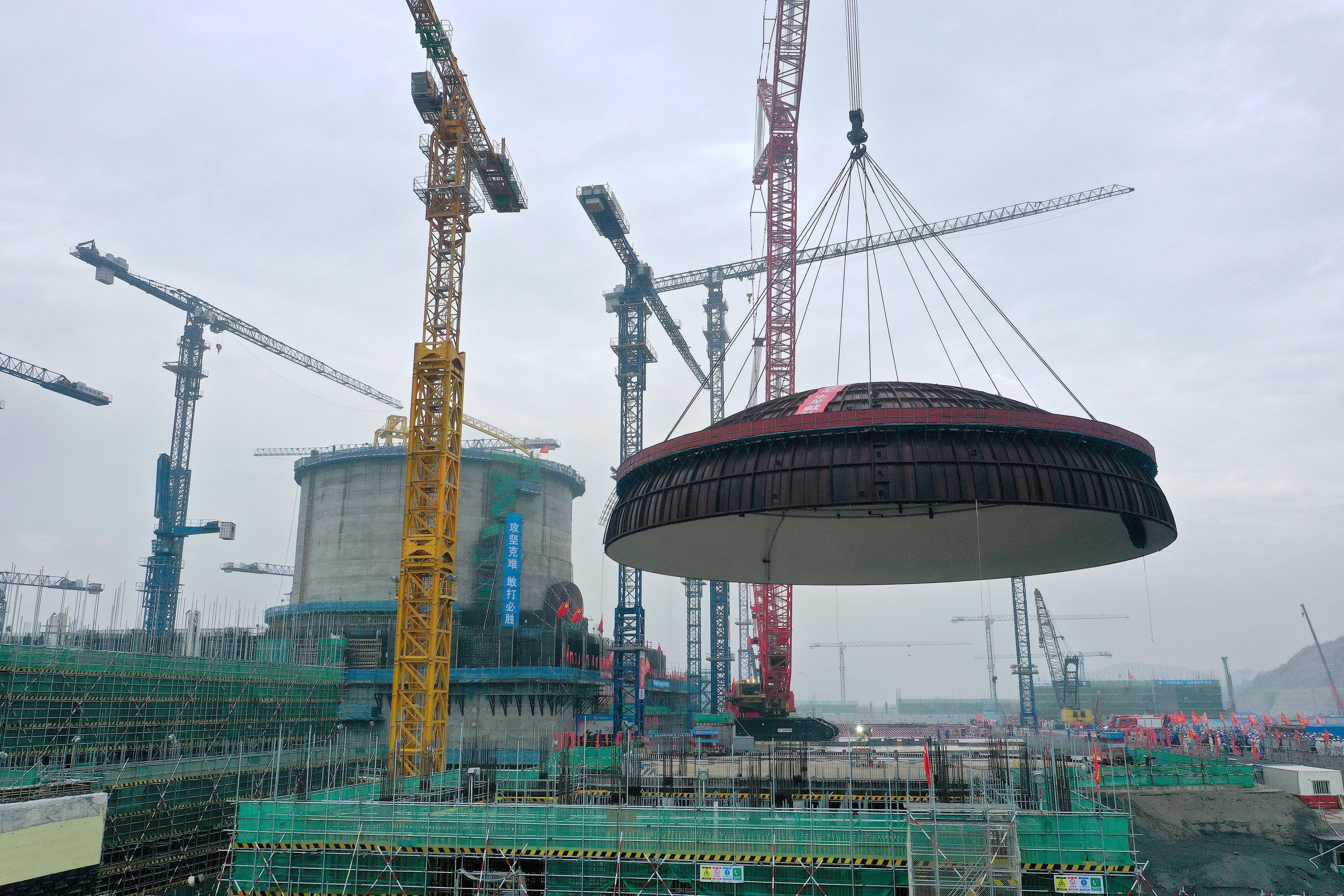 广东太平岭核电1号机组完成穹顶吊装