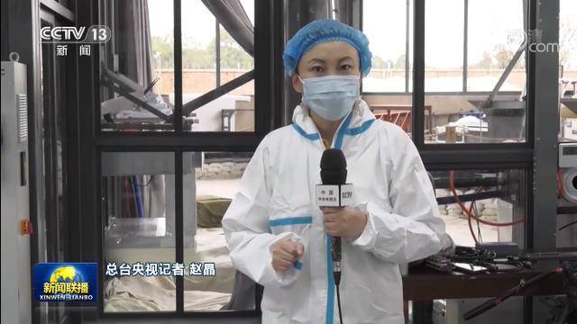 总台央视记者 赵晶:在三号坑内,发现了迄今为止世界上唯一一座双手
