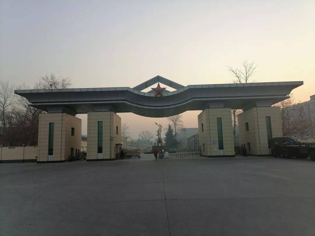 早上经过6410兵工厂,游览了飞机坦克,大炮随着冶河水量增加,河道生态