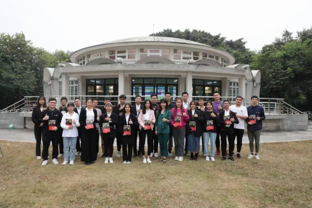 曾俊健同学在学习上刻苦认真,一丝不苟,学习成绩排名前列,综合测评均