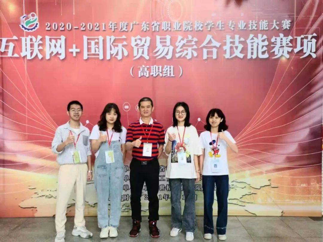 曾俊健同学在学习上刻苦认真,一丝不苟,学习成绩排名前列,综合测评均