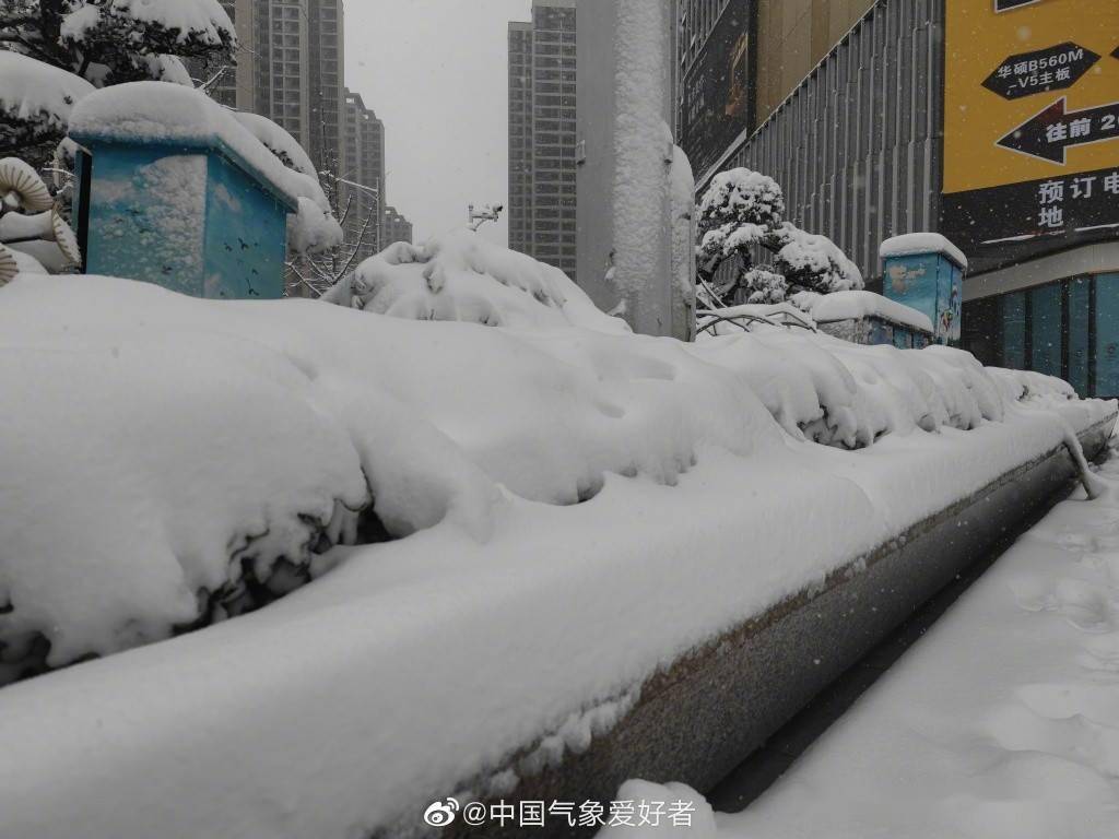 积雪超20厘米破纪录特大暴雪袭击湖南网友冷冬真的来了