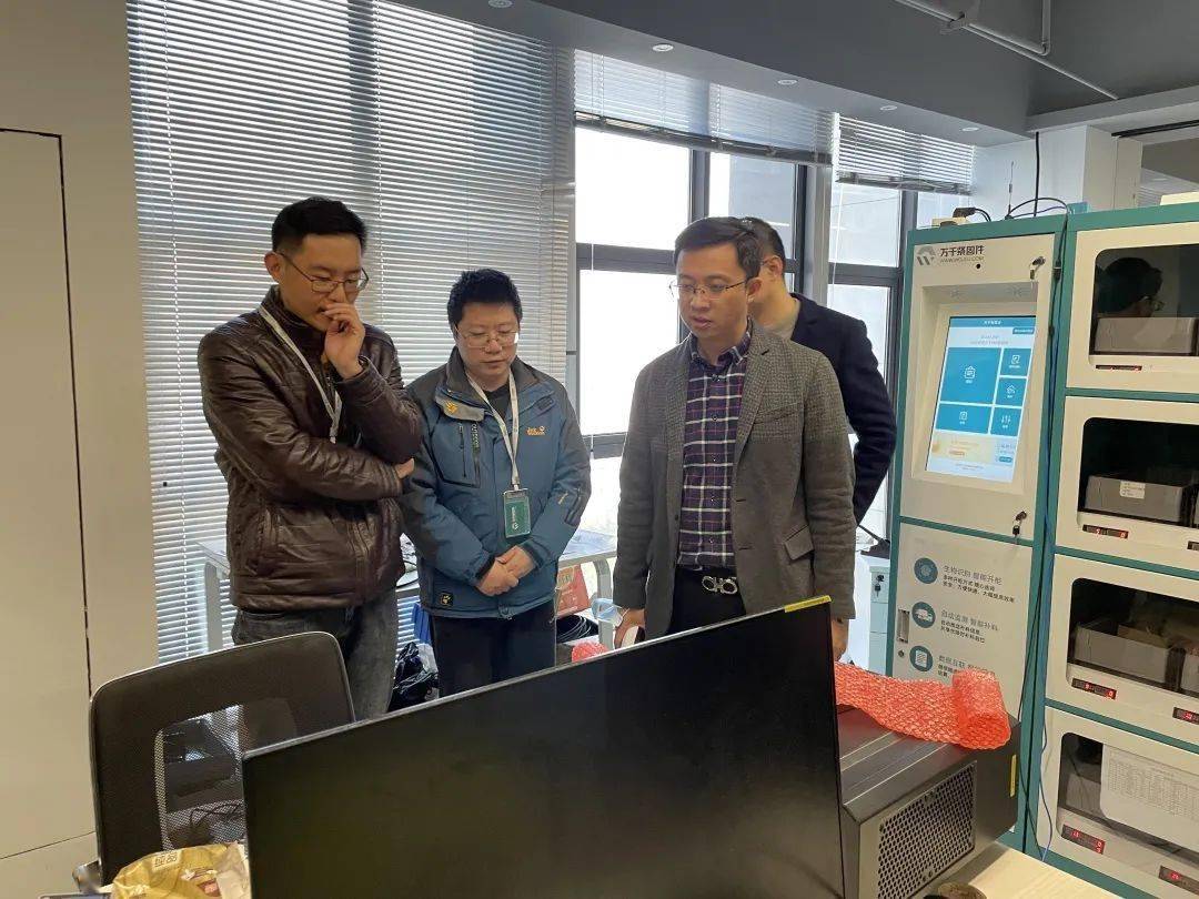 人参加▲惠山区委副书记,惠山高新区党工委书记,洛社镇党委书记程松