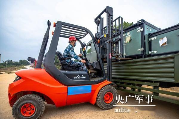 以远程机动演练等大型任务为牵引,每年组织部队成建制拉动到陌生地域