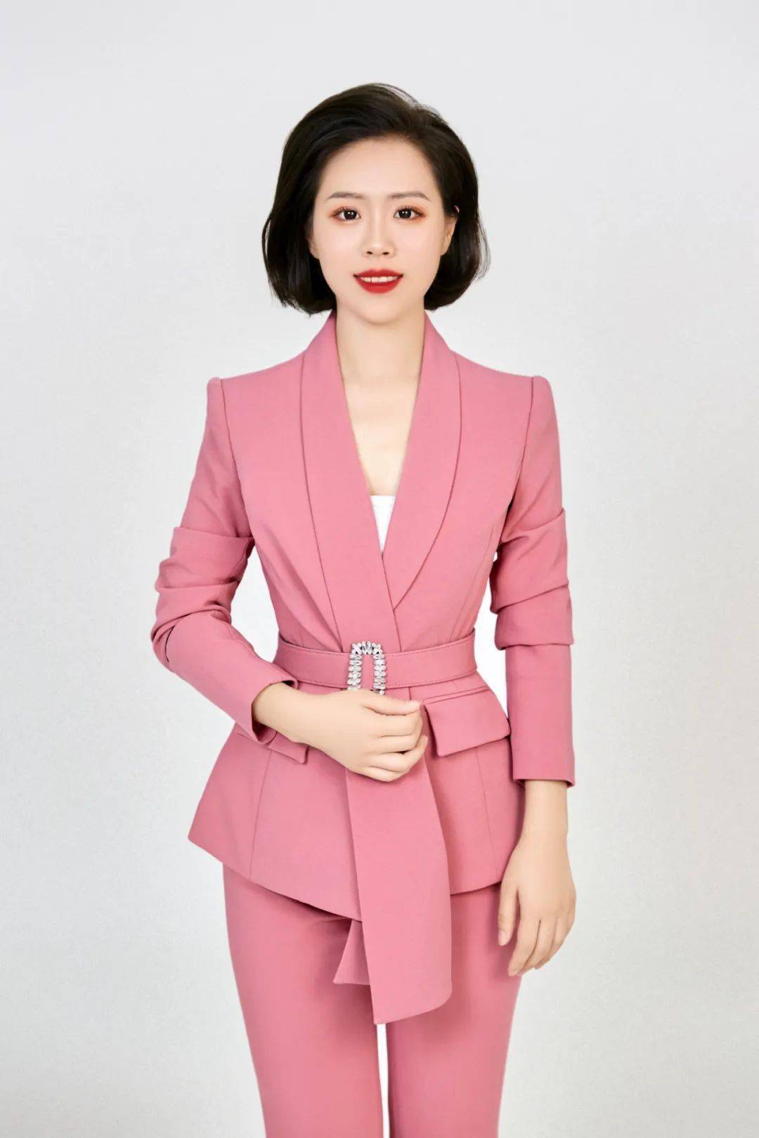 主持人:晓安主持节目:《1001早上好》主持人:佳铭主持节目:《台州地产