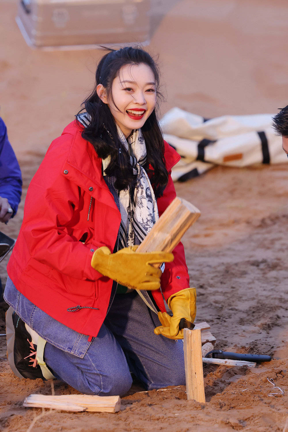 《追星星的人》走进沙漠 宋轶和骆驼花式唠嗑_样子_月亮_宋小花