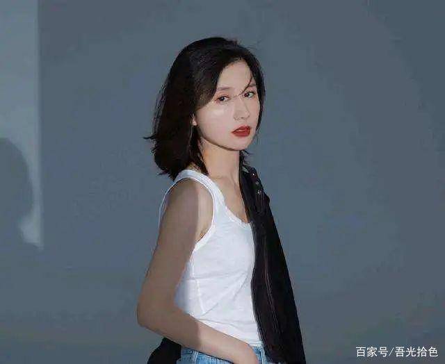 前任王雨馨,是一名画家,担任美中艺术基金会理事长,mc杂志社主编,希望