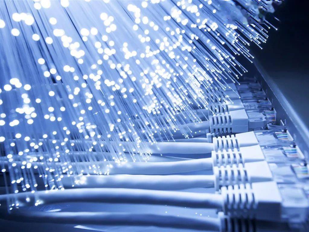 其中，我市的城市家庭千兆光纤网络覆盖率全省第一、超过180%（相当于大多