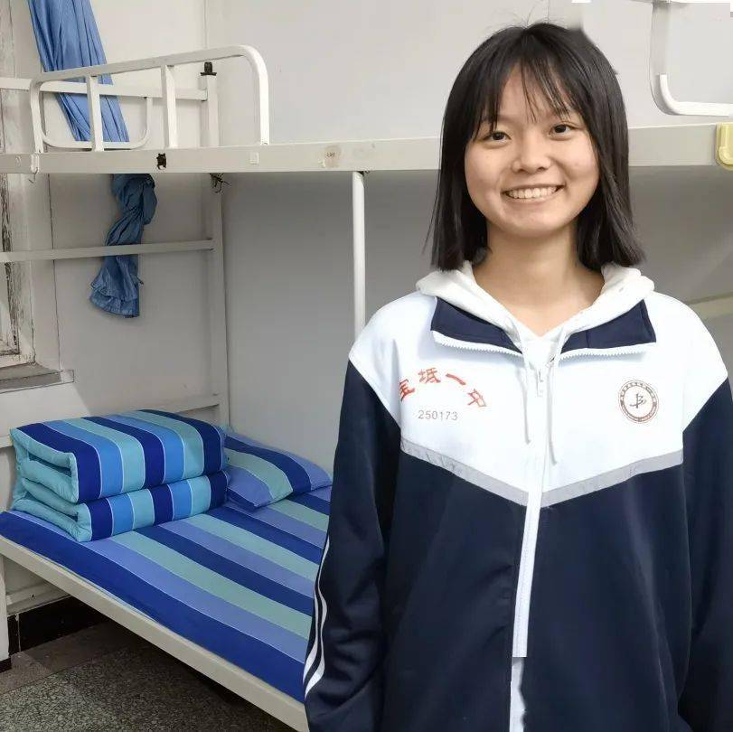 宝坻一中高一年级学生内务评比展示