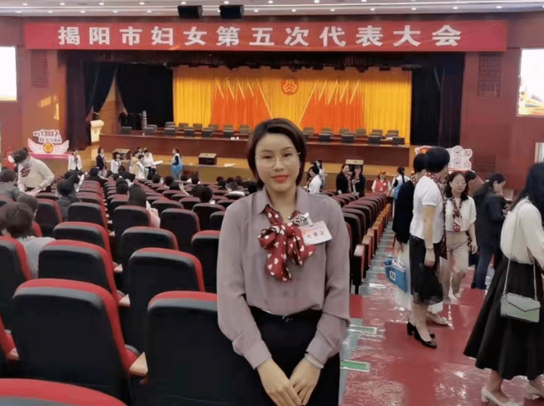 (向下滑动查看更多)庄娟,揭西县上砂镇洁程家政的负责人.