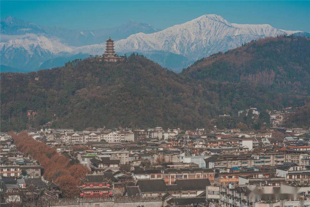 都江堰|电影风格下的雪山与都江堰