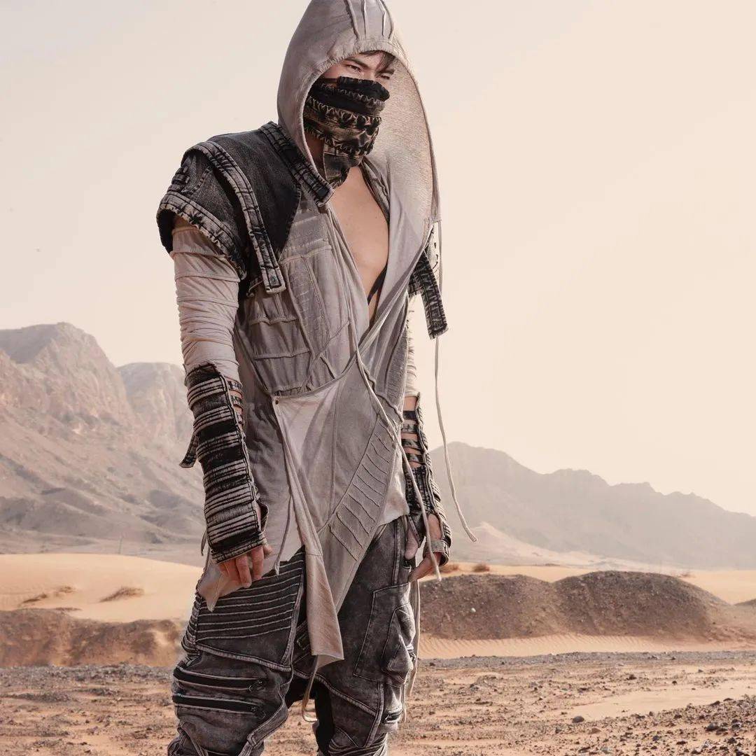 来自保加利亚的服装品牌demobaza对我来说就是废土服装标准的体现.