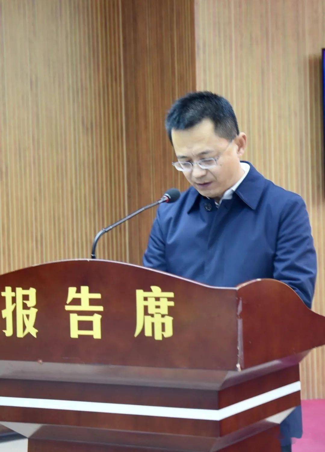 县审计局局长侯爱荣作县政府关于阳曲县2020年度县本级预算执行和其他