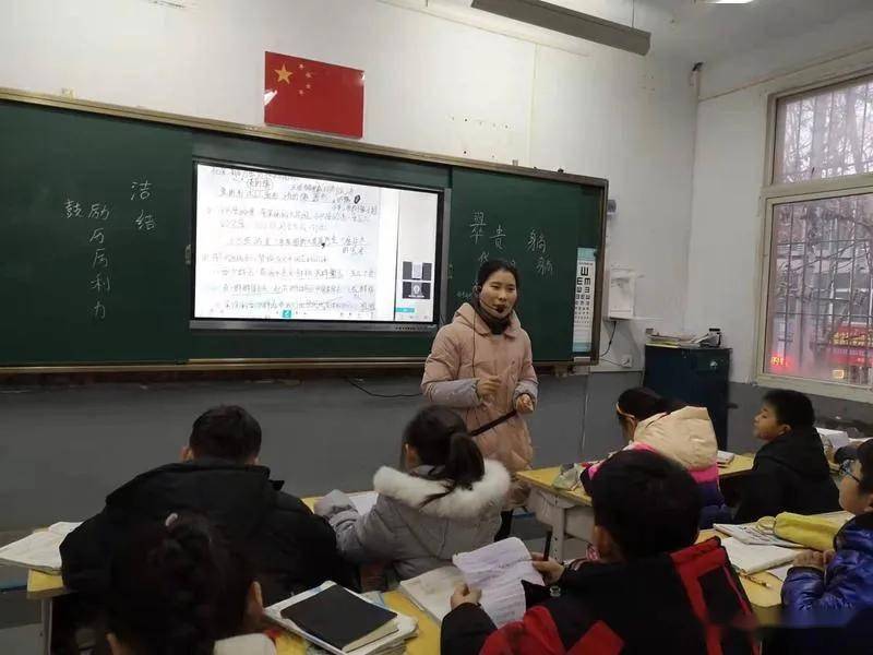 汝南县三小李晴老师你认真的样子真美