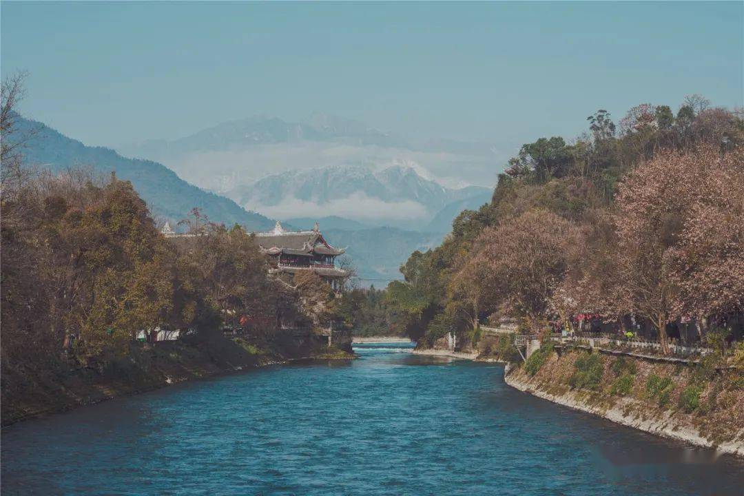 都江堰|电影风格下的雪山与都江堰