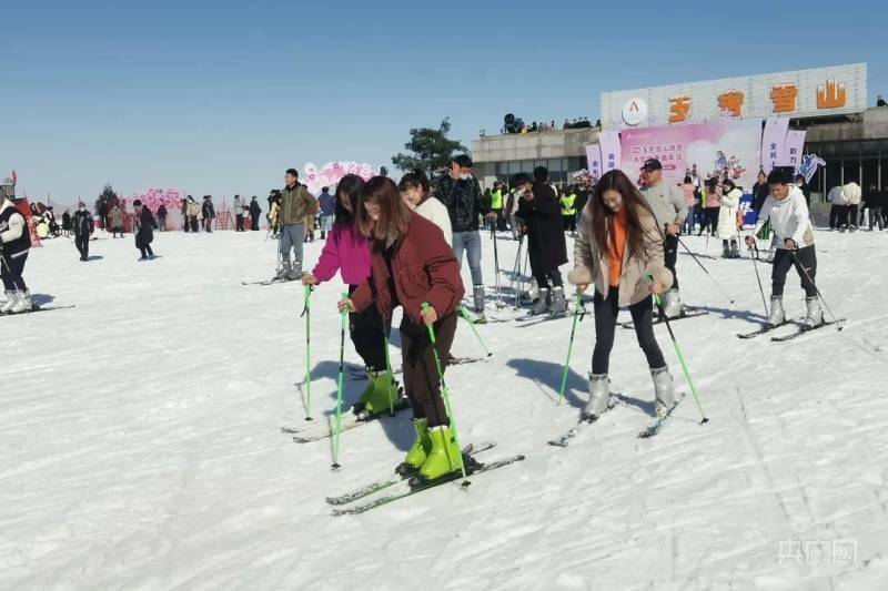 娱乐|玉舍雪山滑雪场开放 雪地娱乐项目全新升级