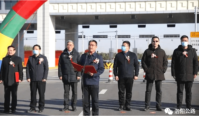 河南省交通发展集团有限公司副总经理张长林出席会议,市交通运输局副