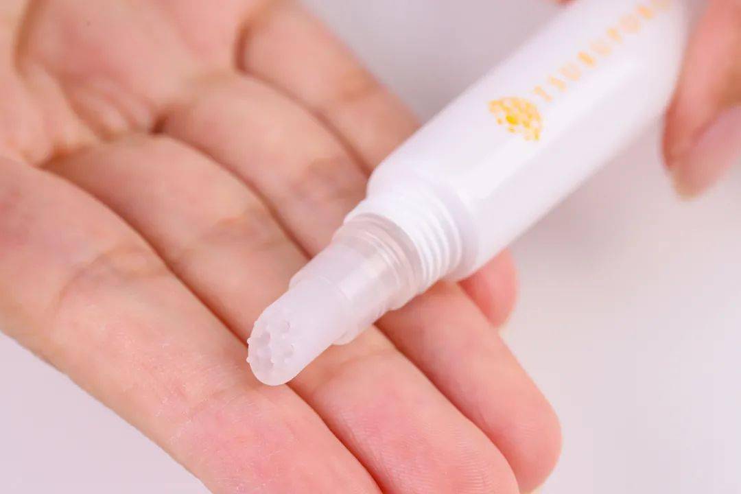 眼睛别再用针挑了！用它，脂肪粒自己“掉”下来，比医美效果还赞！