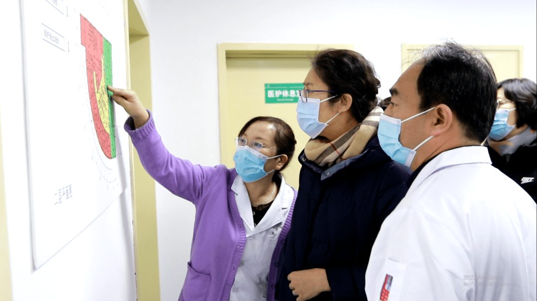 丹东市副市长时燕到凤城市中心医院调研疫情防控工作
