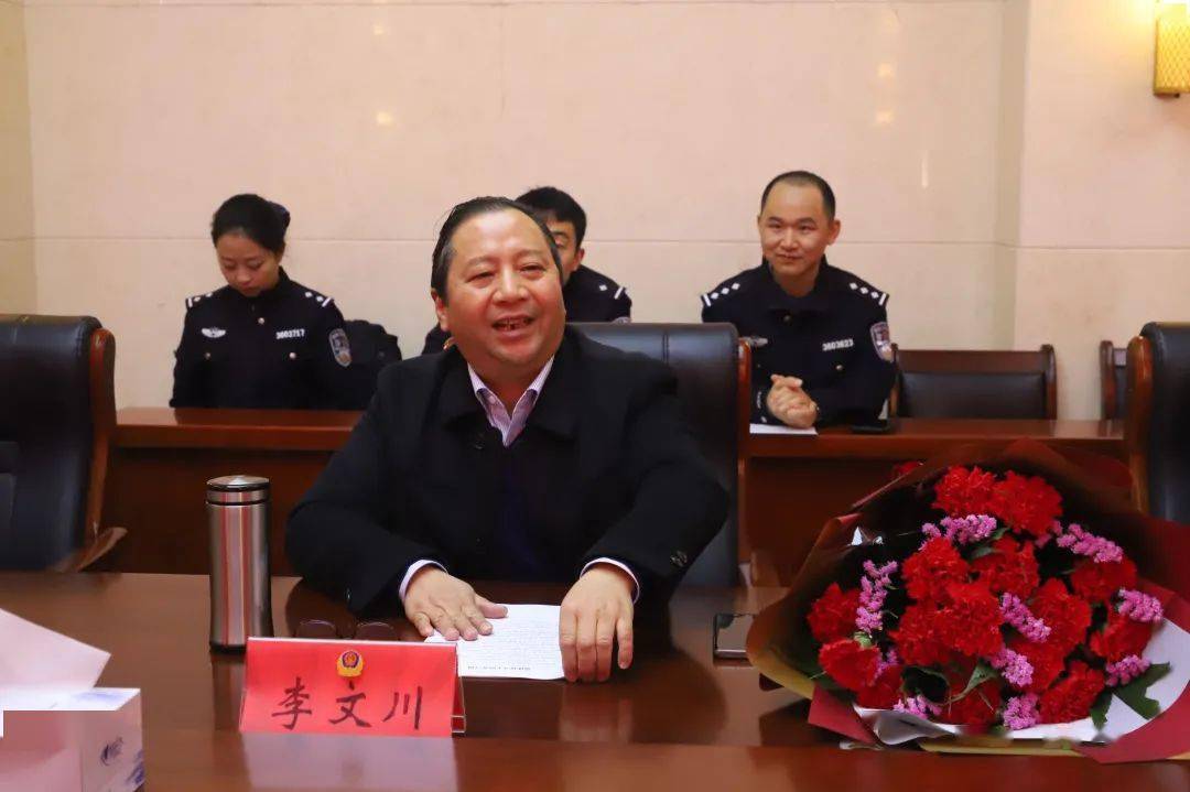 南昌监狱举行民警荣誉退休仪式