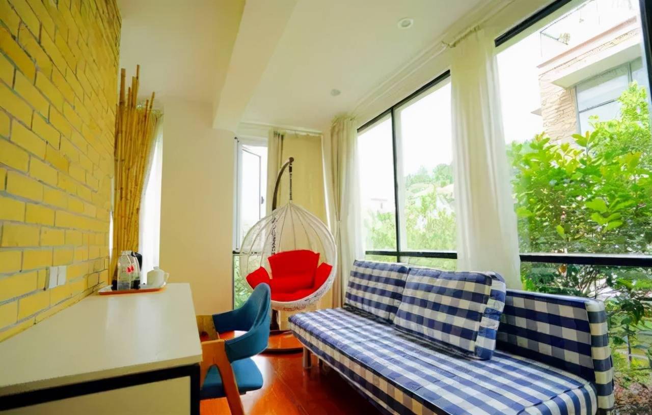 桐庐巴比松法式风情小镇里极简现代田园风民宿自然的才是美好的