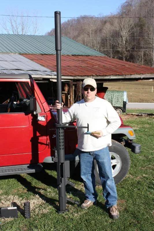 这是一把anzio20毫米狙击枪,它的有效射程是4500米,比早期的陶式反