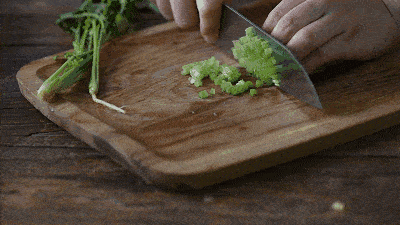 窝窝头是哪个年代的主食 2fb1d6a5a8df427b8a8f0bf086e95785.gif