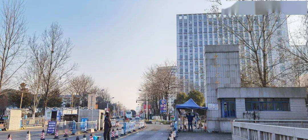 南门——南门外的理发店,每次理发都像开盲盒.