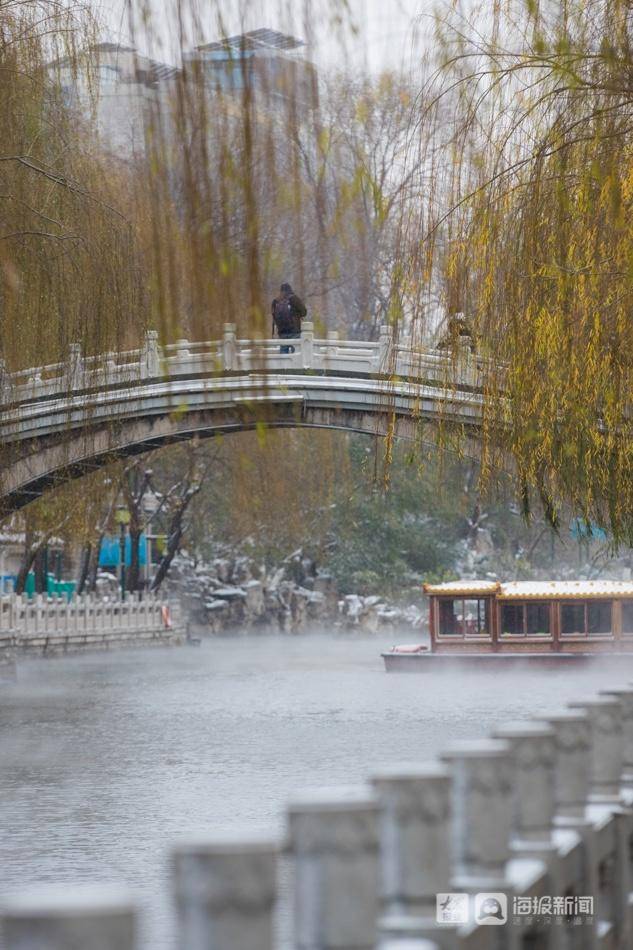 济南黑虎泉雪景图片