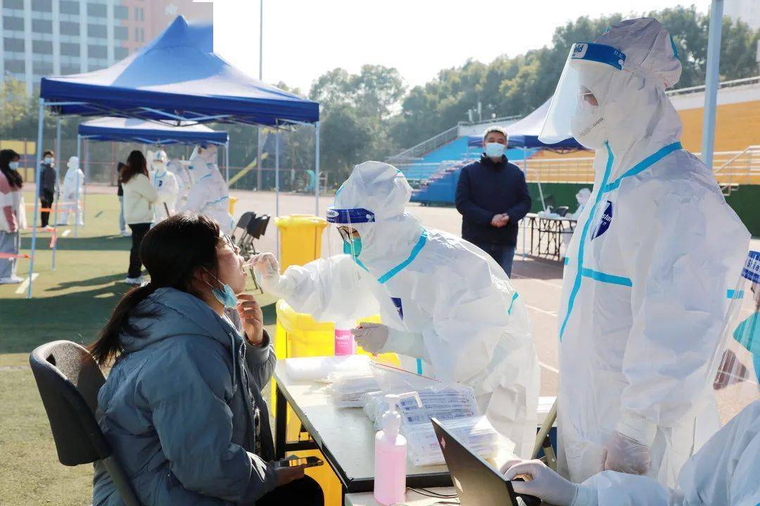 直击现场!学校举行新冠肺炎疫情防控全员核酸检测应急演练!