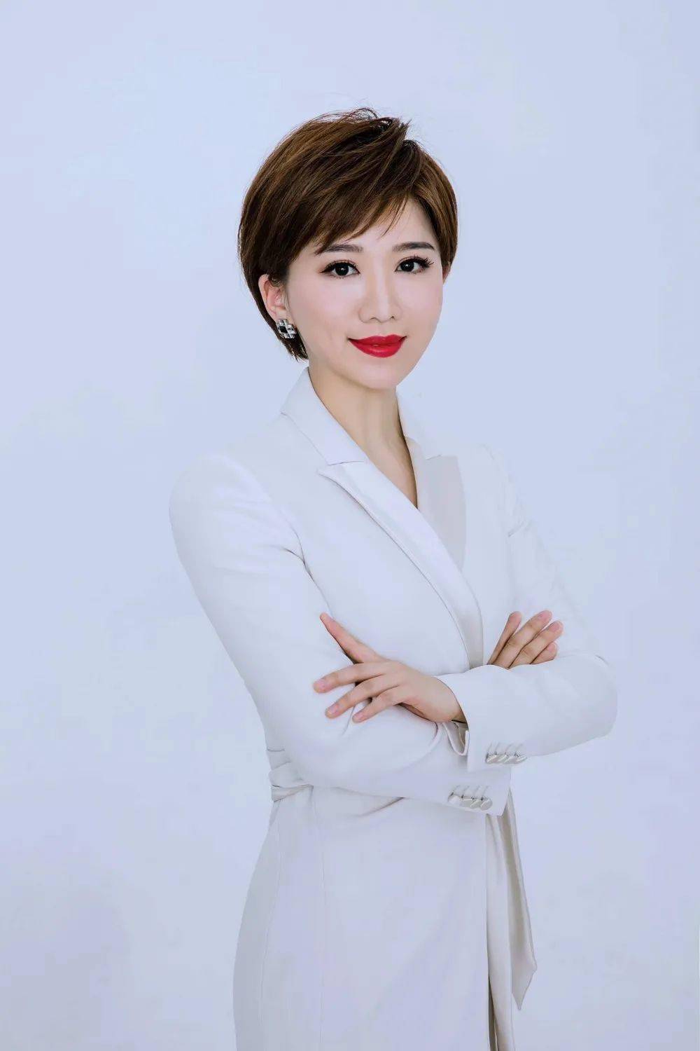 6:00—6:30,22:00—22:30主持人:张露,程前,晨曦,康铠,艺瑾江阴新闻10