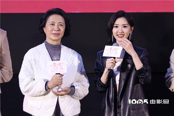 刘佳|毛晓彤杨玏《以年爱》CP感获赞 周雨彤等助阵首映