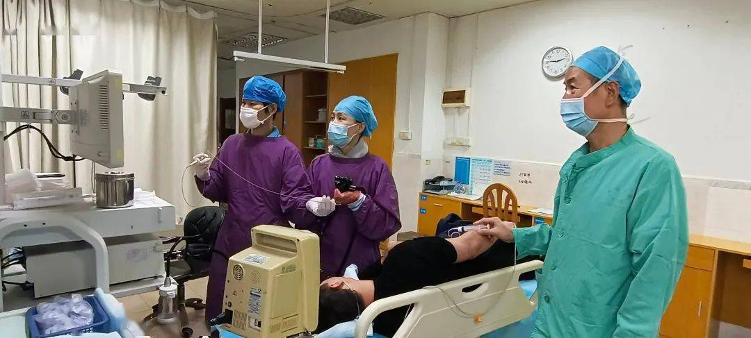 感觉|女子感觉咽喉有异物用勺子抠喉 不慎把勺子吞了下去