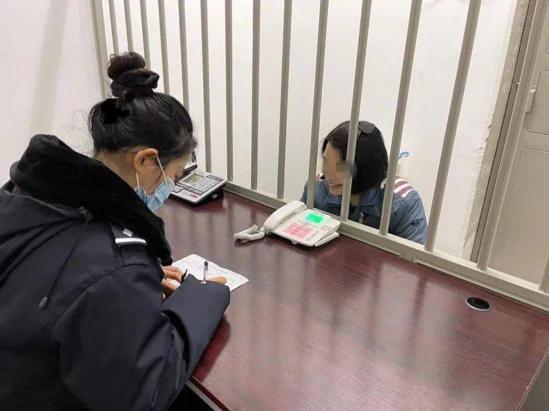 罪犯向家人送上节日祝福,感慨一年来的改造心声,分享新一年的改造目标