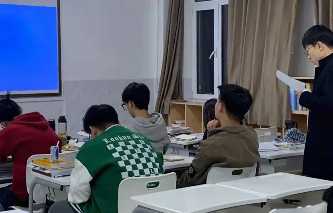 梦的艺术之旅，参加艺考并获得老师认可的深层含义