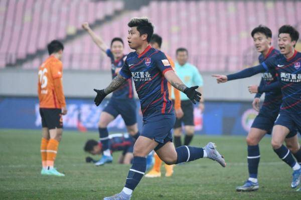 尹聪耀|中超：重庆两江竞技队胜武汉队 成功保级