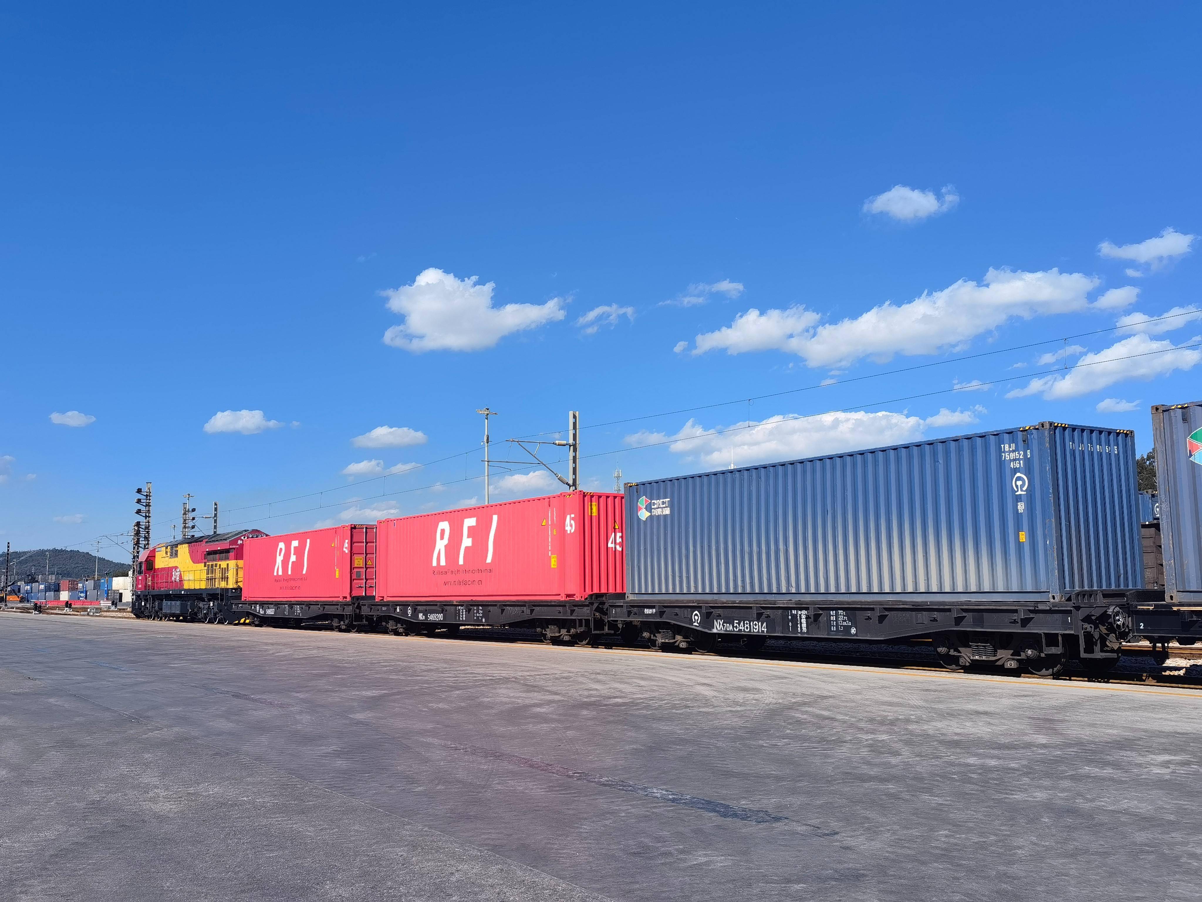 "成绩单:发送旅客67万人次,货物17万吨_2022春运火车票开售_昆明_列车