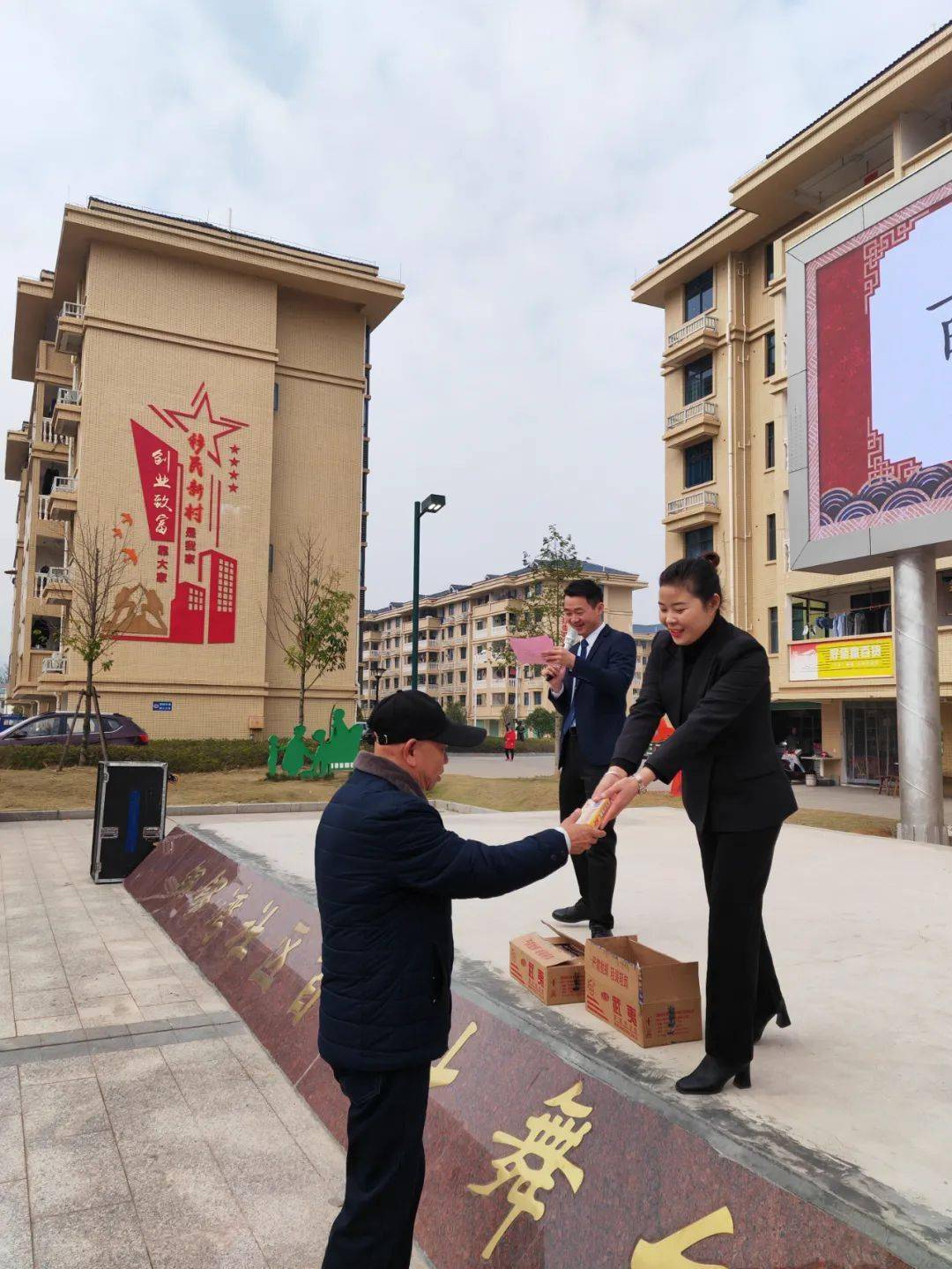 石城县铜锣湾社区举办温暖家庭和谐社区百家宴活动