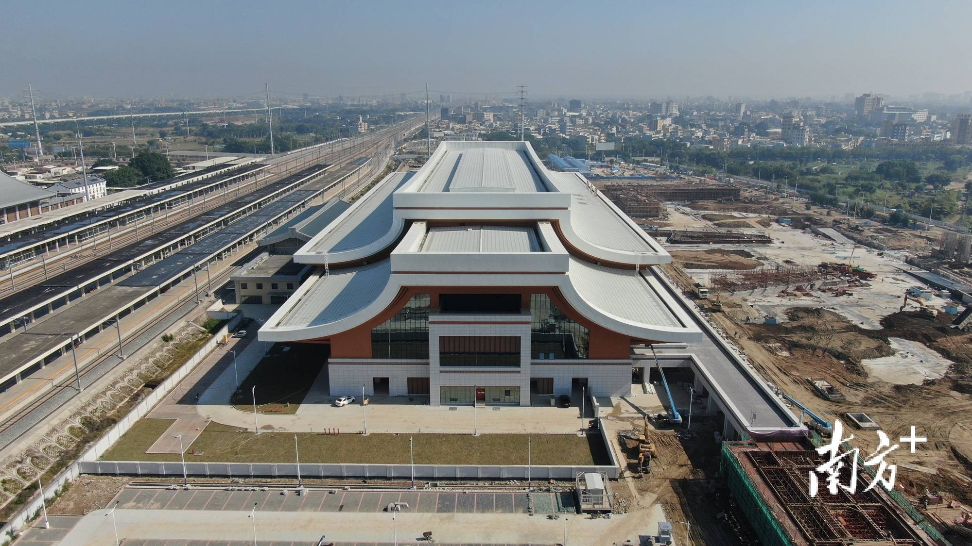 Panoramio - Photo of 昆山市高铁车站（昆山南站）