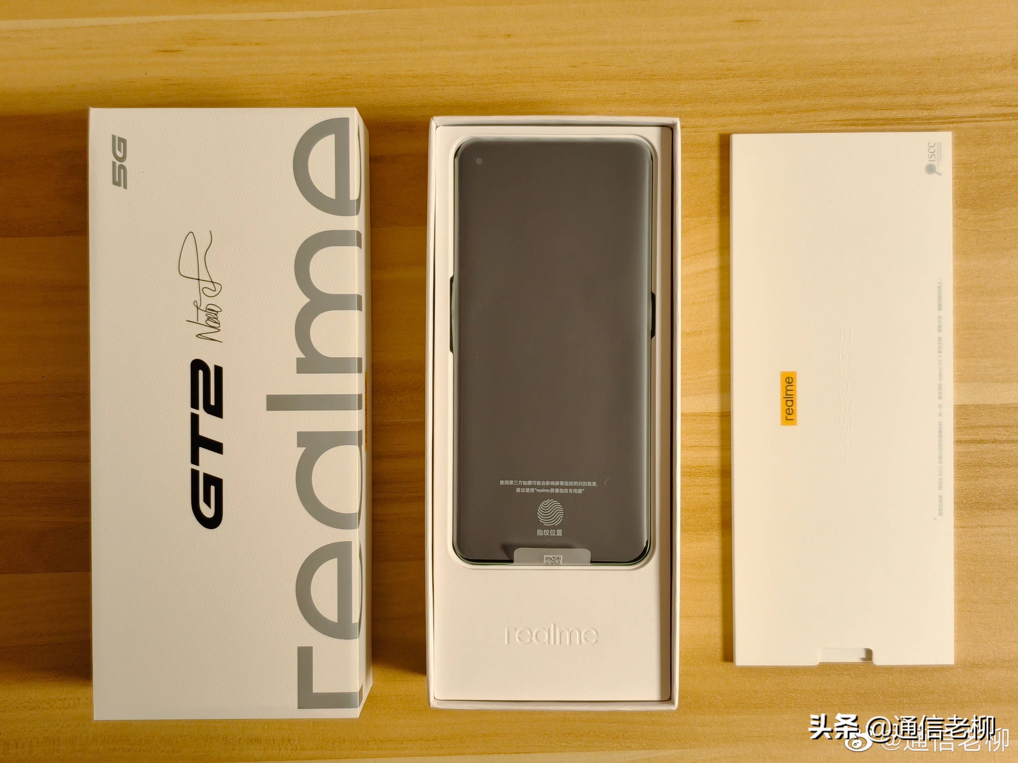 realme|真我GT2首评：性能和设计彰显“大师”风范，续航最强888直屏旗舰