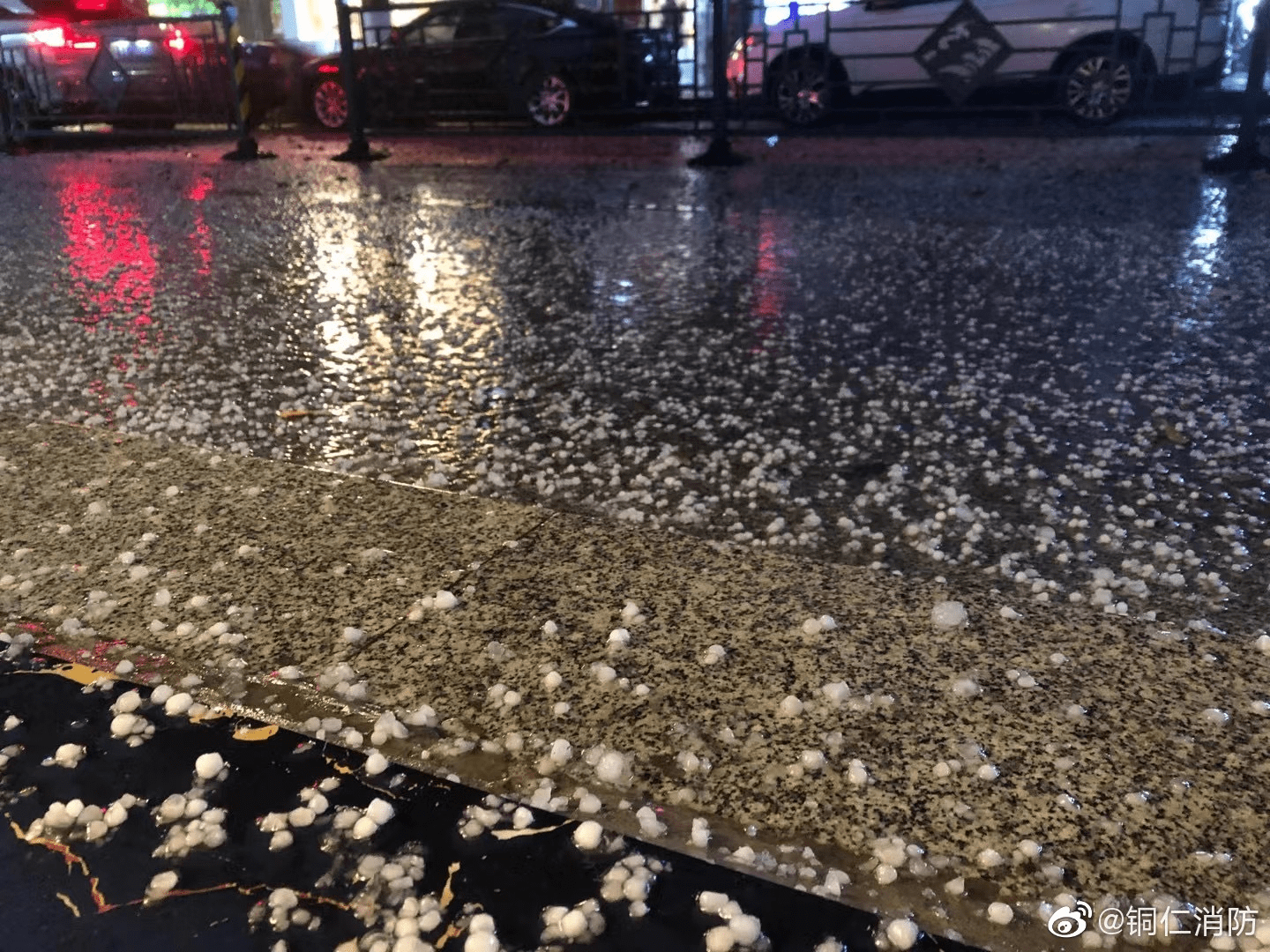 贵阳多地出现冰雹天气气象局可能造成雹灾市民注意防范