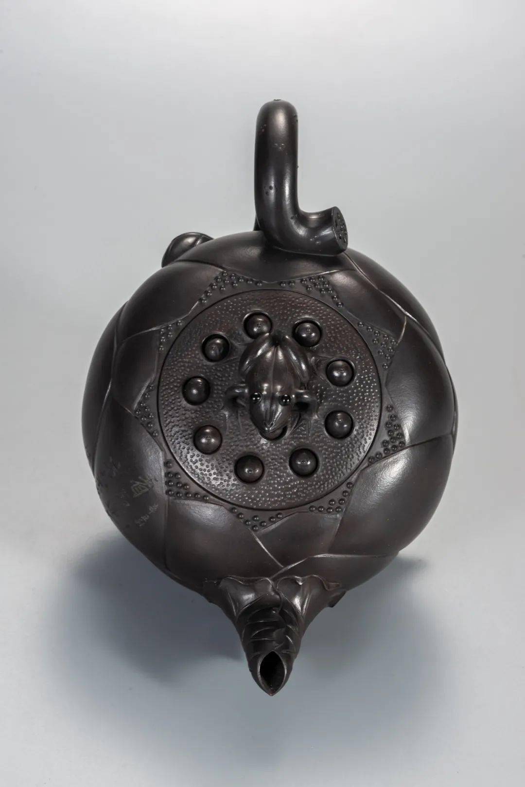 ╡紫韵天成╞ 香港2021秋拍 — 丁善华 - 6767密窑烧·青蛙莲子