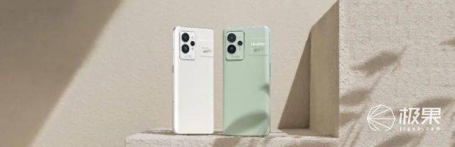 旗舰|3699起售！最广超广角，影像大升级！realme“纸”手机上手体验
