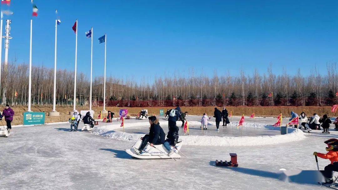 东方华地城滑雪图片