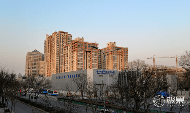 旗舰|首款骁龙8「电竞手机」来了！性能强悍，玩游戏温度比小米低…｜iQOO 9 上手体验！