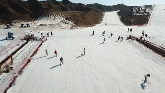 滑雪场|在戈壁大漠上一堂“雪上体育课”是什么体验