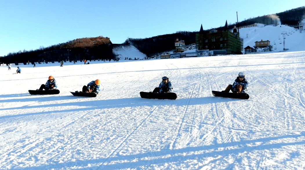 苗场滑雪场图片