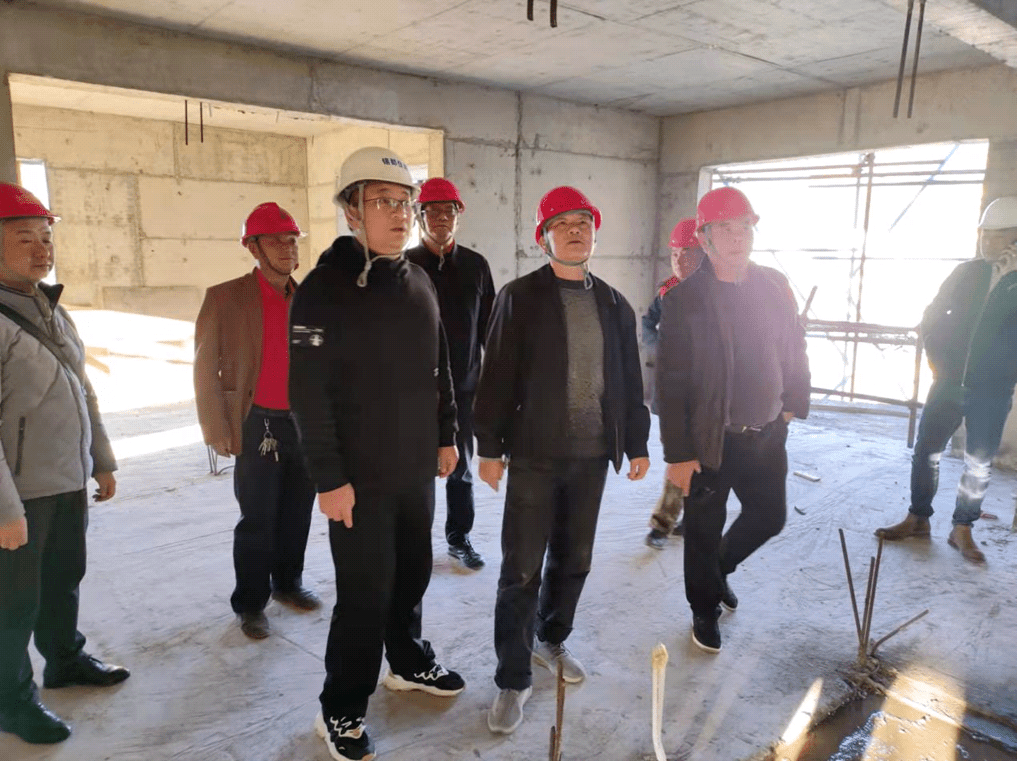 个旧市人民政府副市长邹文鸿到施工现场检查安全生产
