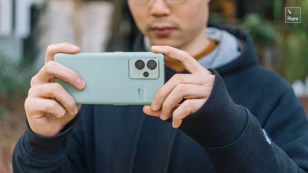 产品|真我 GT 2 Pro 体验：新骁龙 8，2K 柔性直屏，真我的高端旗舰成了？